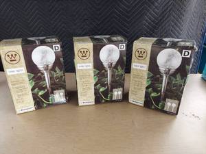 lot 3898 image: solar lights