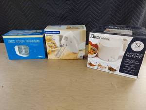 lot 3917 image: mini chopper, hand mixer and electric hot pot