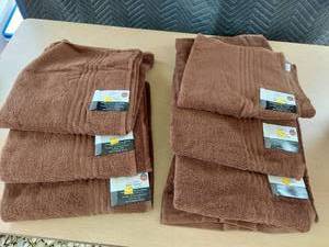 lot 3923 image: bath towels