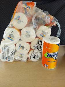 lot 3925 image: 11 rolls paper towels