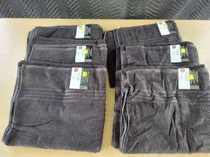 lot 3941 image: bath towels