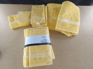 lot 3954 image: bath towel sets