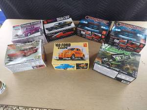 lot 3960 image: 7 car model kits