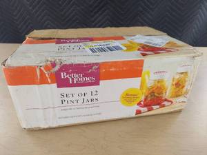 lot 3962 image: 12 Pint jars