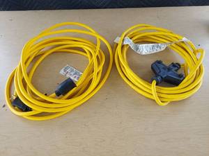 lot 3976 image: 2 extension Cords