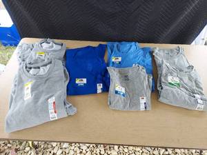 lot 3980 image: 4xl t-shirts and 2 sweatshirts