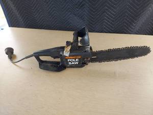 lot 3984 image: Remington electric chain saw