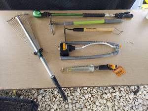 lot 3993 image: sprinkler and garden tools