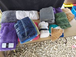 lot 3998 image: Towels - damaged, dirty or used