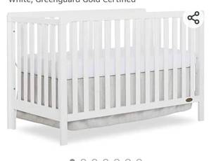 lot 71283 image: Dream On Me Ridgefield 5-in-1 Convertible Crib in White Snowfall