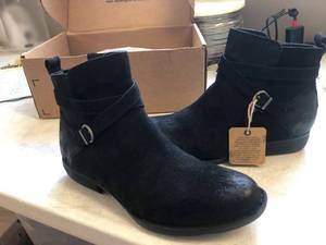 lot 1945 image: black bookies with buckle size 8M