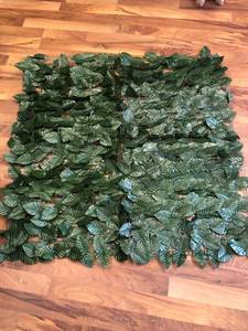 lot 1947 image: artificial ivy privacy screen
