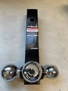 lot 2029 image: Triple Ball Trailer Hitch