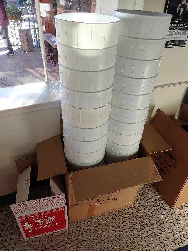 lot 1872 image: Large Lot Of 3gal Containers With Lids