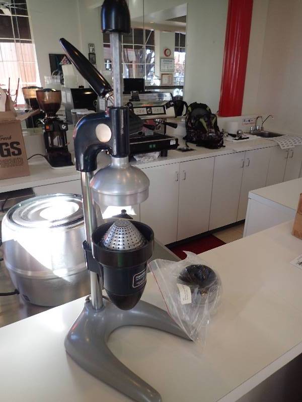 lot 1901 image: Hamilton Beach Commercial Counter Top Juice Extractor
