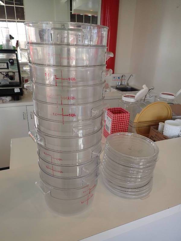 lot 1904 image: Lot Of (11) 2quart Food Measuring Containers With Lids