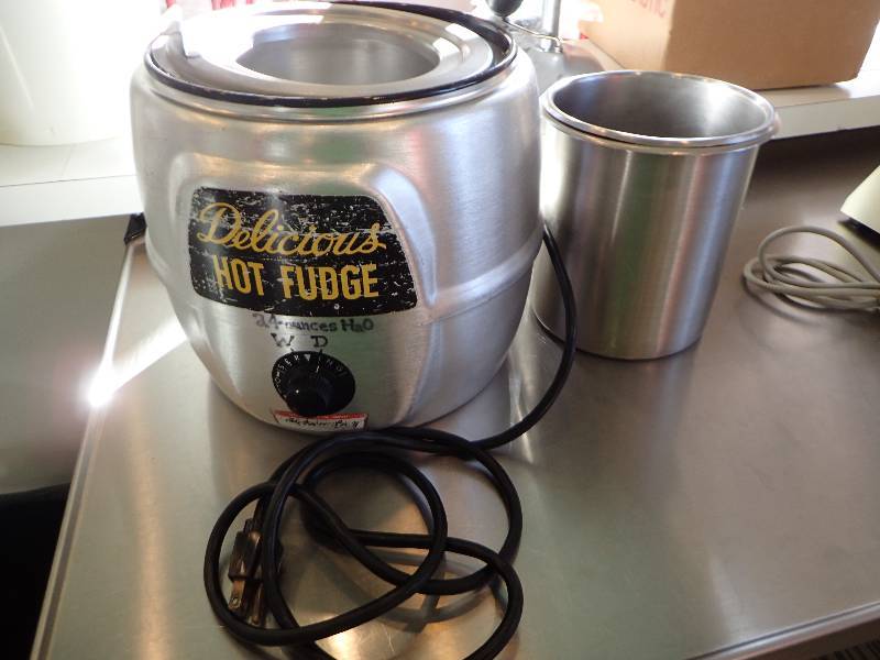 lot 1907 image: Helnco-Lacy Counter Top Hot Fudge Warmer