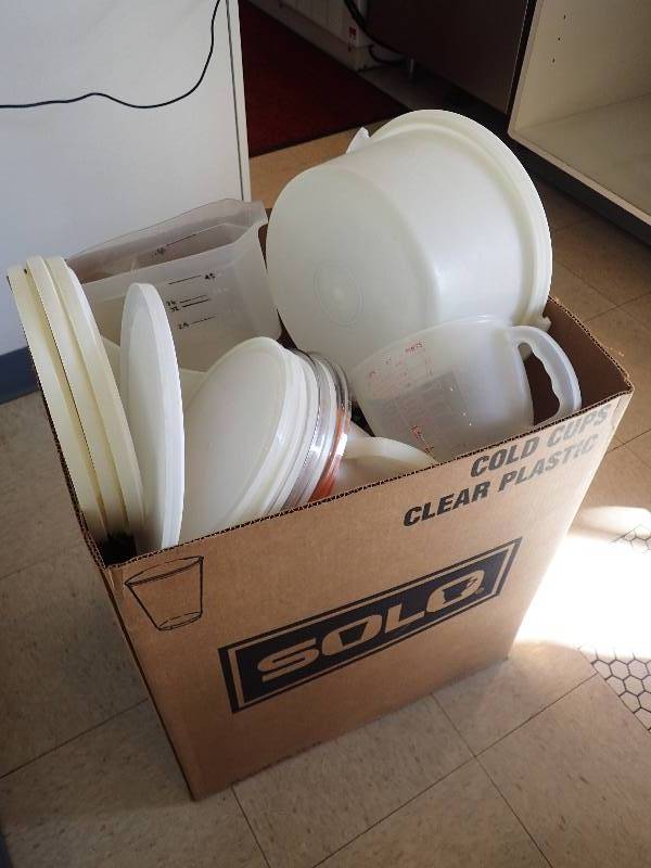 lot 1909 image: Large Lot Of Clear Plastic Food Containers, Measuring Containers With Lids