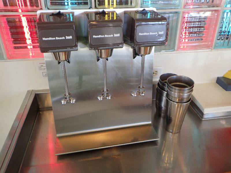 lot 1918 image: Hamilton Beach 3 Select Commercial Shake Blender Station With Shaker Cups