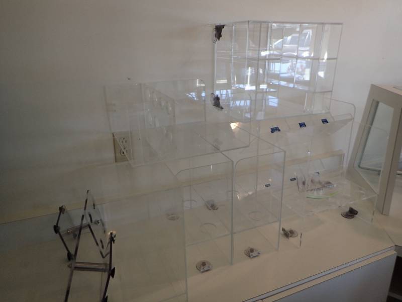 lot 1950 image: Acrylic Counter Top Display Divider Shelves