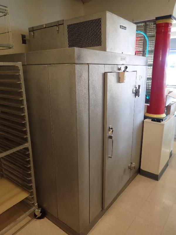 lot 1957 image: Nor-Lake 4ftx5ft Walk In Cooler Unit