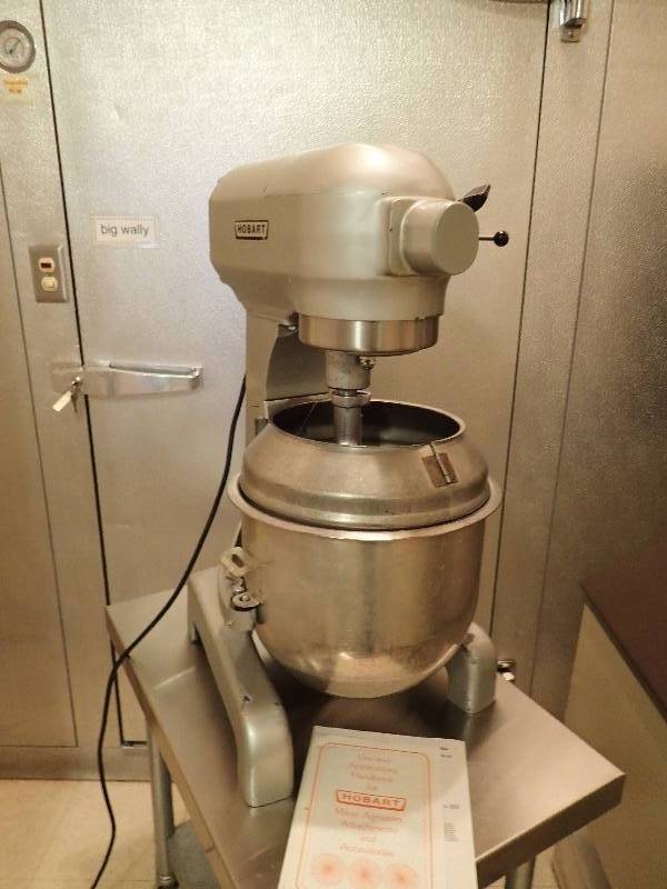 lot 1969 image: Hobart Commercial 20quart Mixer With Bowl And Paddle Attatchment