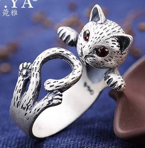 lot 4060 image: Cat Ring