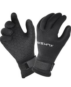 lot 4092 image: Water Gloves