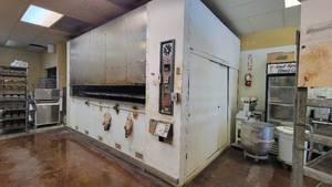 lot 1043 image: Commerical Natural Gas Reed Oven Revolving Bakery Oven Model 8-26x128
