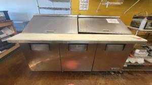lot 10117 image: Commerical True TSSU-72-30M-B-ST Refrigerated Sandwich Prep-Table