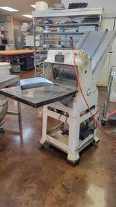 lot 10120 image: Oliver Machinery Gravity Feed Bread Slicer 797