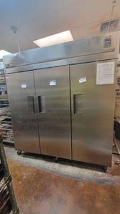 lot 10121 image: Commercial True TG3F-3S Three-Door Reach-In Freezer