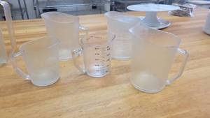 lot 10171 image: Variety of Cambro Measuring Cups