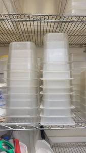 lot 10176 image: (31) 2 Quart Cold Storage Food Containers - Rubbermaid and Cambro