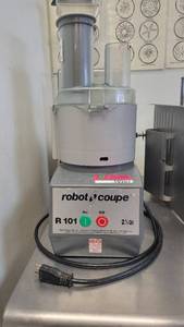 lot 10362 image: Robot Coup R101 2.5 Quart