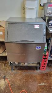 lot 10367 image: Commercial Manitowoc Ice Maker Model UD0190A-161B