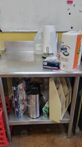 lot 10370 image: Super Premium Paper Towels, 2.2L Stainless Steel Coffee Dispenser, Food Service Disposable Gloves and More
