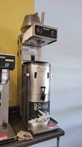 lot 10376 image: Commerical Bunn Model TU3, 120V, 1680W (8.12EXT)