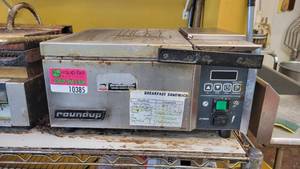 lot 10385 image: Round Up Deluxe Food Warmer Model DFW-150CF