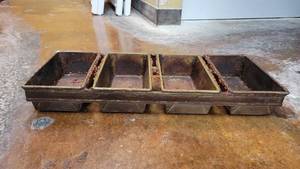 lot 10428 image: Lot of 10 - Ecko D9 Engineered Four Loaf Strap Pans