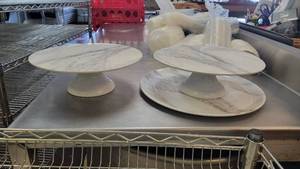 lot 10442 image: 2 Cake Stands and a Platter Plate