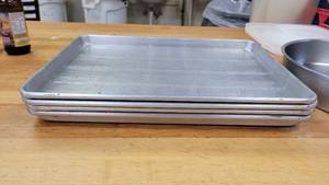 lot 10444 image: Lot of 2 Round Cake Pans and 4 Half Size Baking Pans