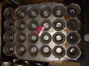 lot 15277 image: Muffin Baking Pan