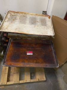 lot 15279 image: Baking Sheet Pans