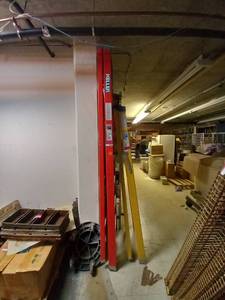 lot 15318 image: Keller Extra Heavy Duty 8 ft Ladder with 300lb load capacity