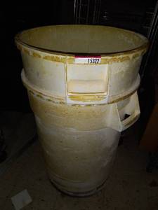 lot 15322 image: 2 large White trash cans