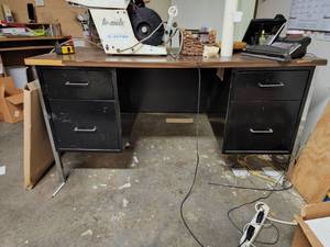 lot 15442 image: Old School Desk