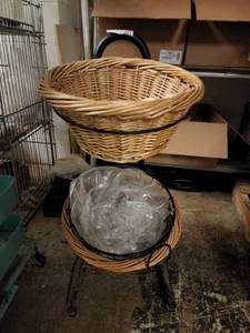 lot 15463 image: 2 Tier Basket Display