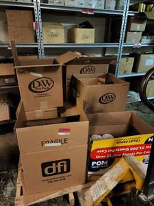 lot 15464 image: Palette of Partial Cases ( Toilet Paper, To Go Containers and Lids)