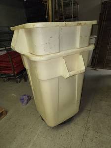 lot 15483 image: Lot of 2 Mixing Bins